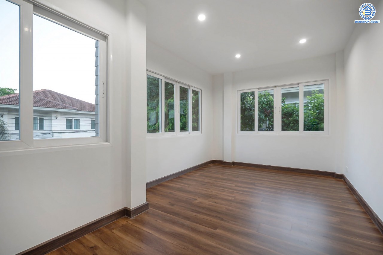 บ้านมือสองตกแต่งใหม่ โครงการ คาซ่าวิลล์ ราชพฤกษ์-รัตนาธิเบศร์2 แบรนด์ Q.House ต่อเติมครบพร้อมเข้าอยู่ เนื้อที่ 53.2 ตร.ว. ฟังก์ชันจัดเต็ม 3 ห้องนอน 3 ห้องน้ำ จอดรถได้ 2 คัน บนทำเลศักยภาพ ติดถนนราชพฤกษ์ และเพียง 10 นาทีถึงรถไฟฟ้า "สถานีบางรักน้อยท่าอิฐ"